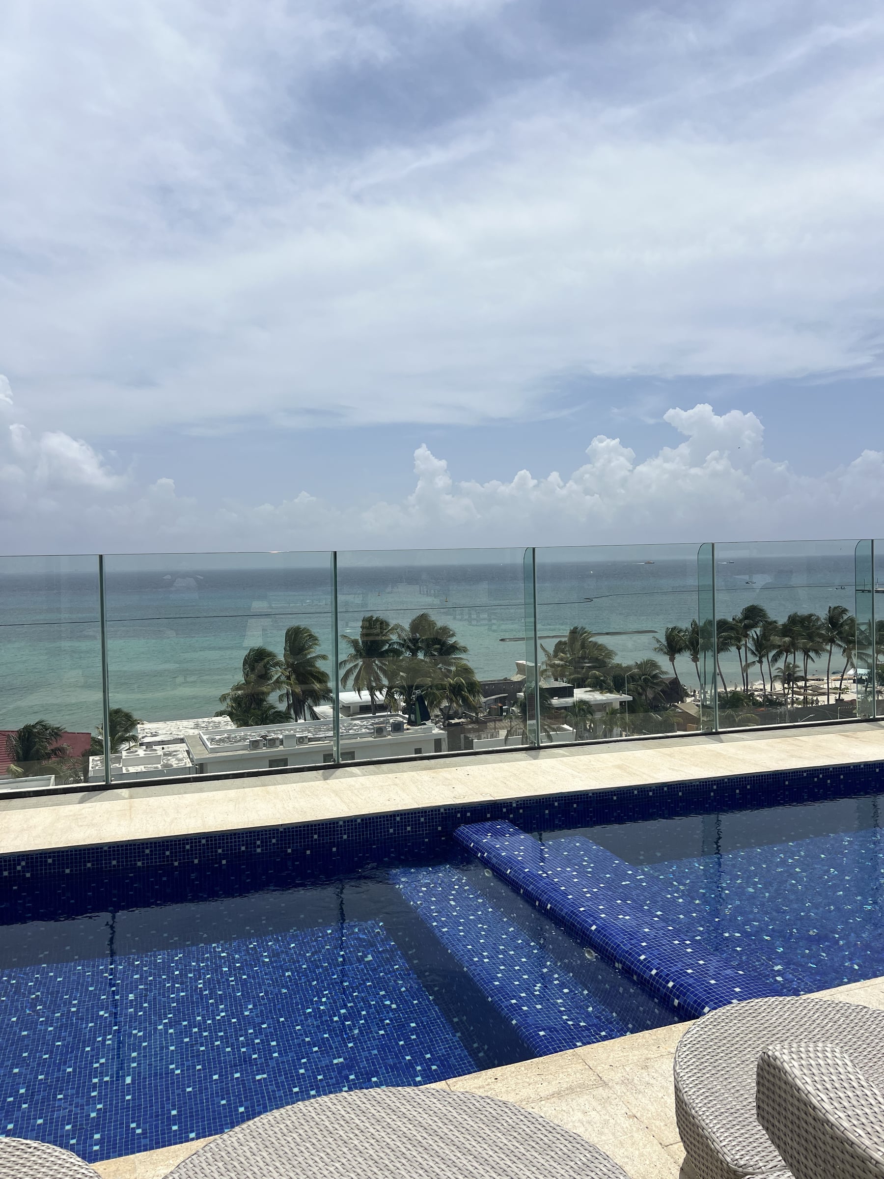 Cruz con Mar — Sky Pool con vista al mar